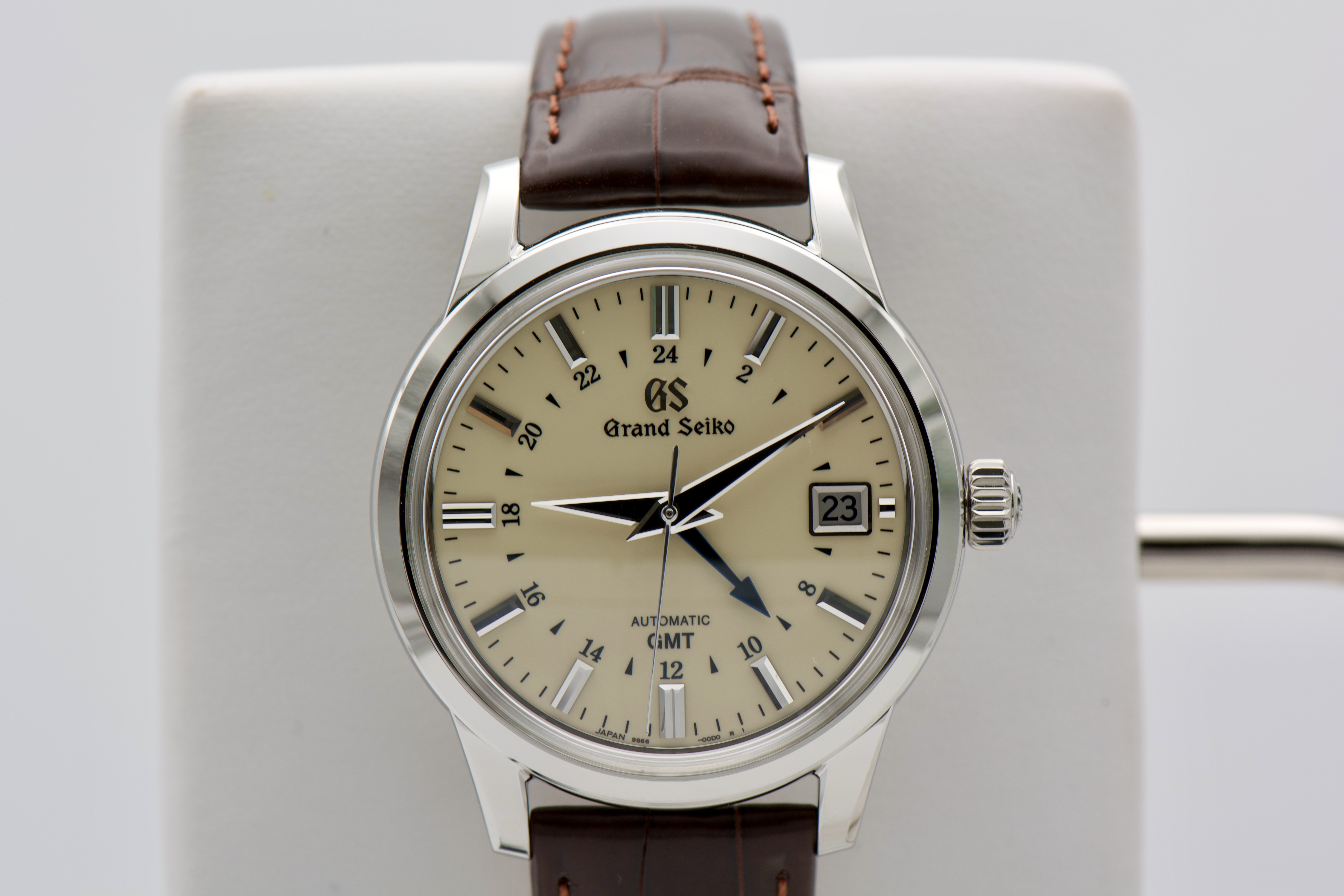 Grand Seiko SBGM221 GMT